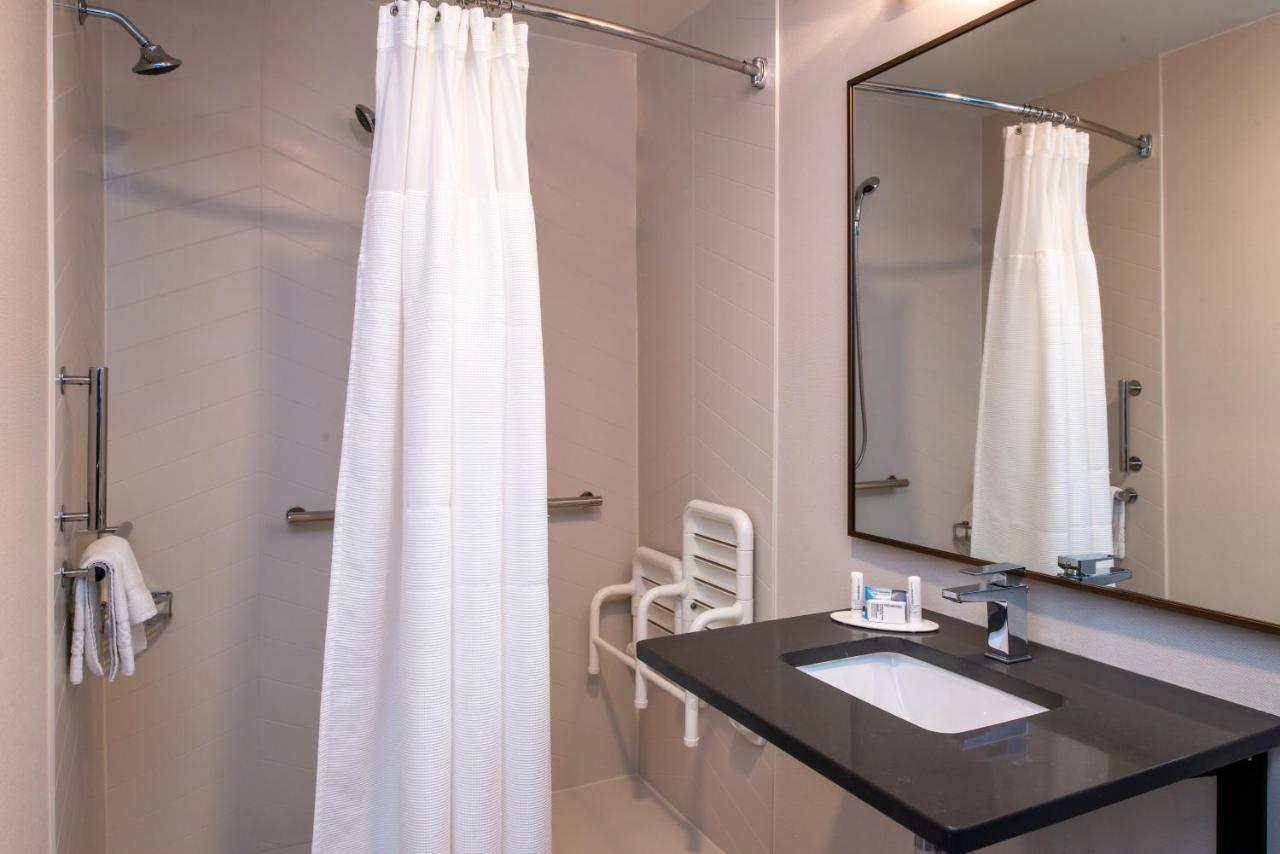 Fairfield Inn & Suites Greensboro Wendover Exteriör bild