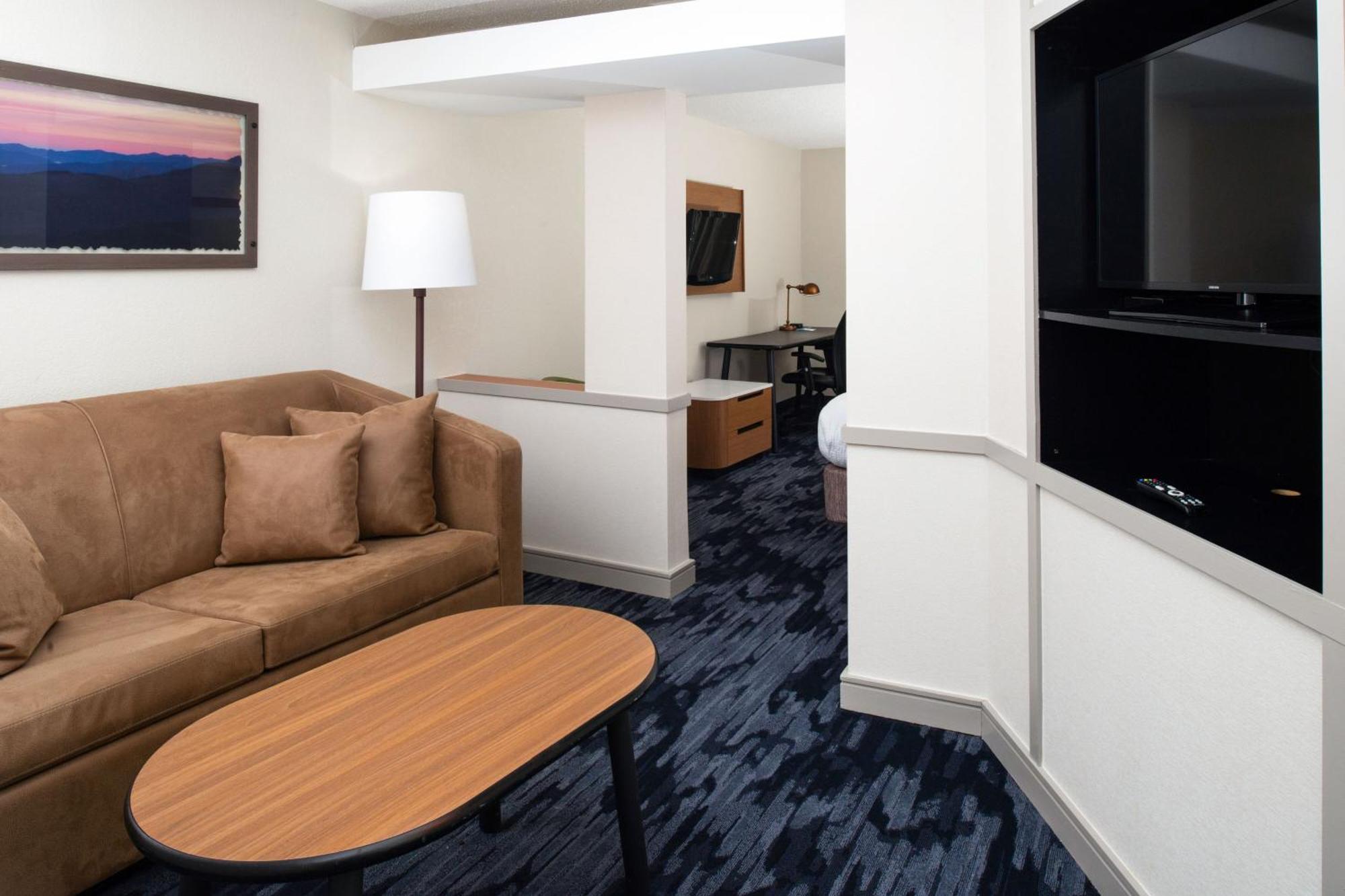 Fairfield Inn & Suites Greensboro Wendover Exteriör bild