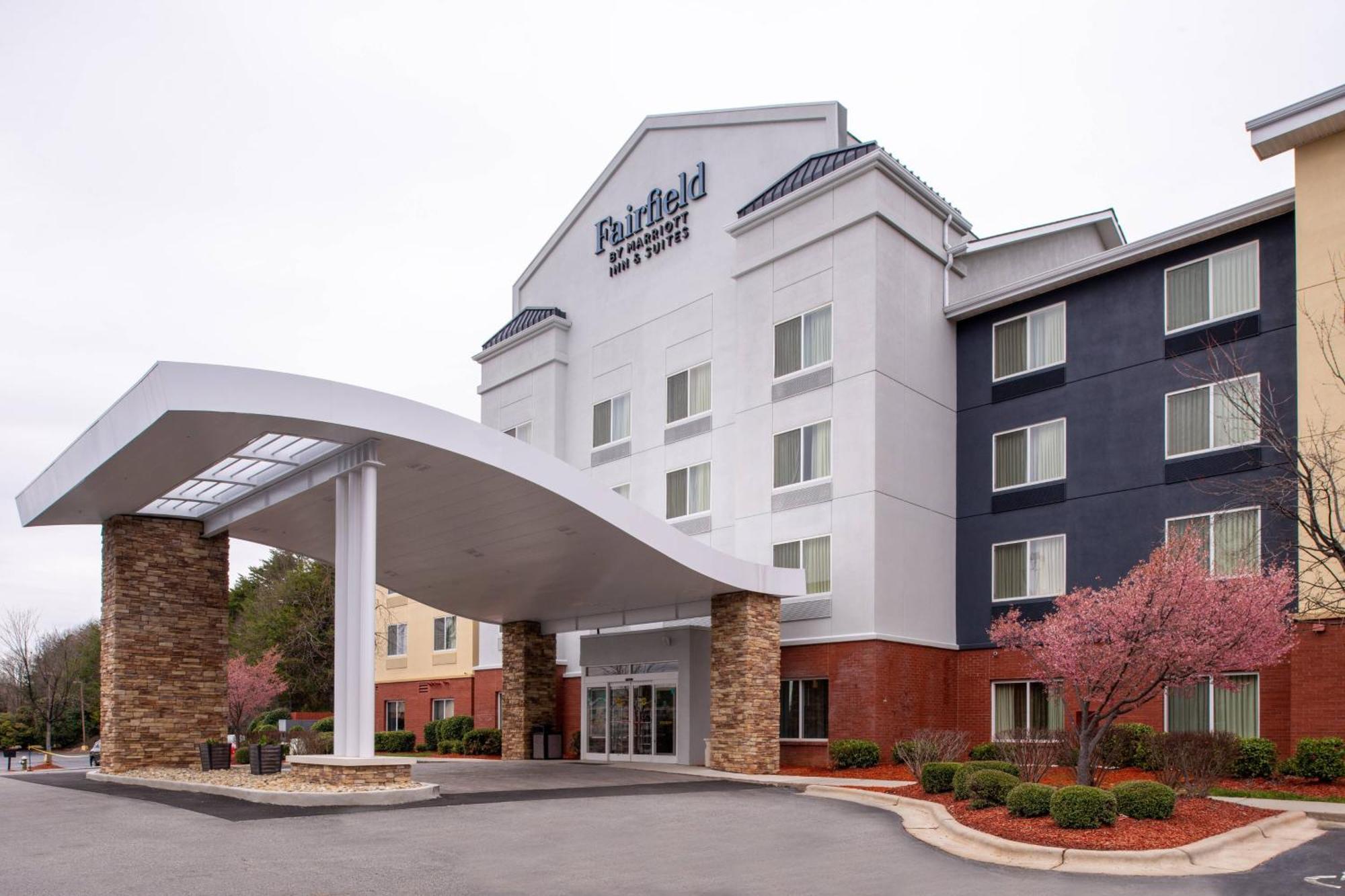 Fairfield Inn & Suites Greensboro Wendover Exteriör bild