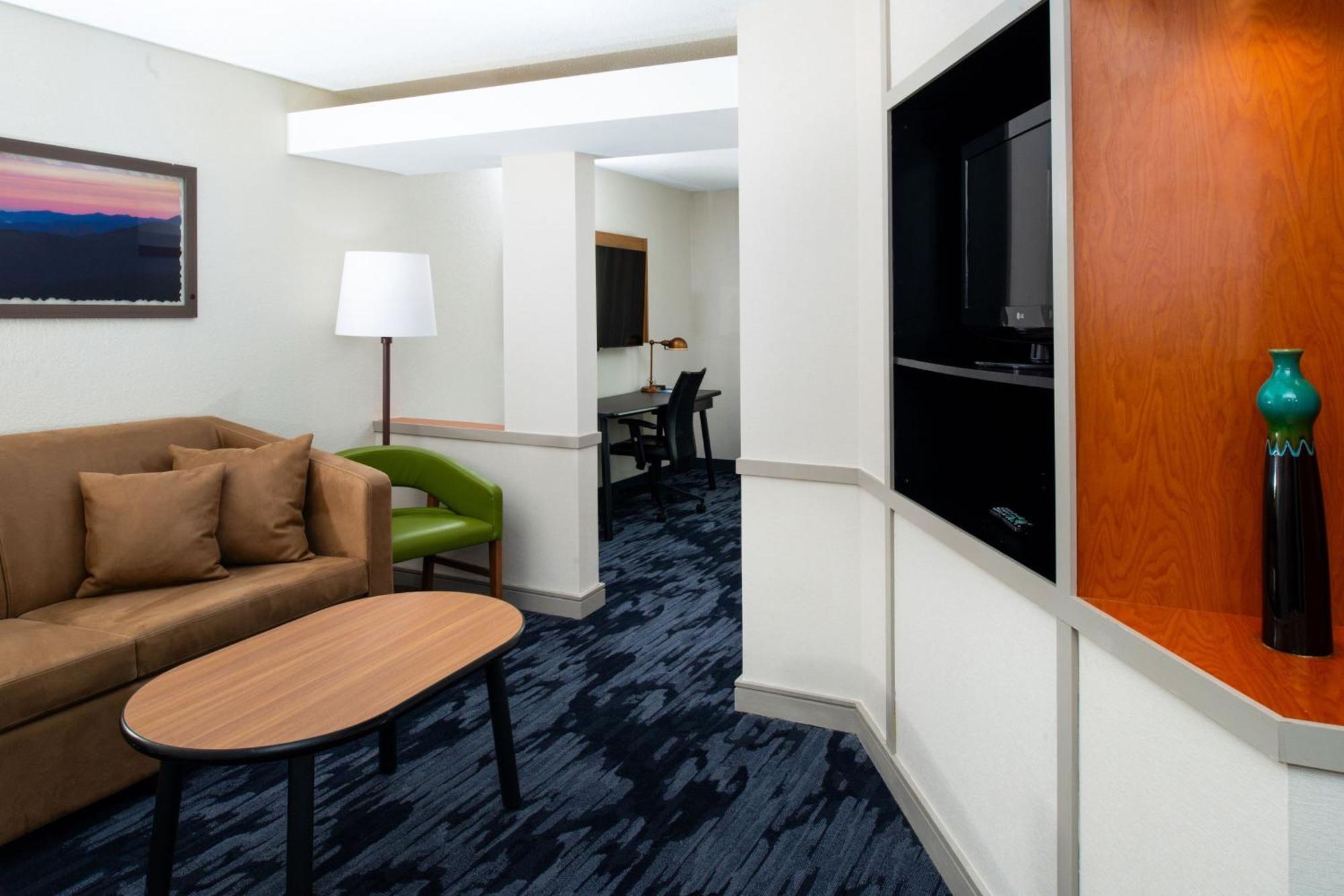 Fairfield Inn & Suites Greensboro Wendover Exteriör bild