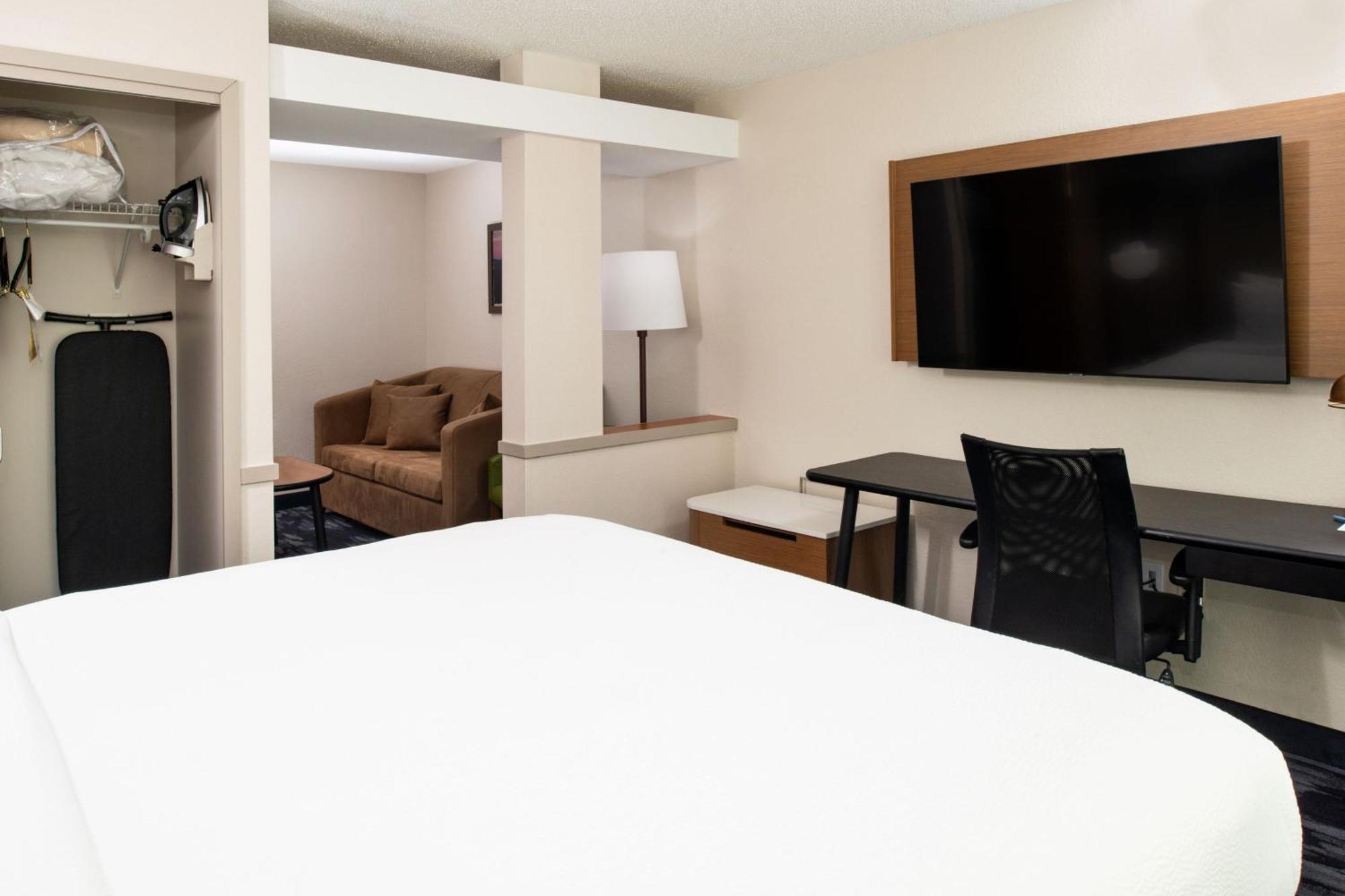 Fairfield Inn & Suites Greensboro Wendover Exteriör bild