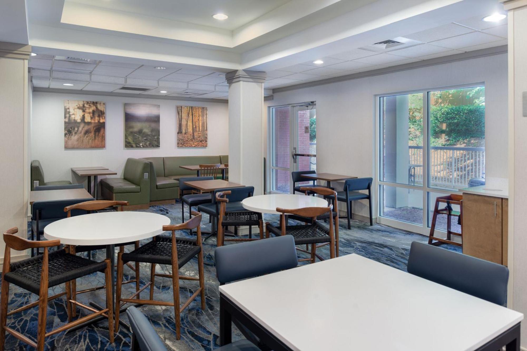 Fairfield Inn & Suites Greensboro Wendover Exteriör bild