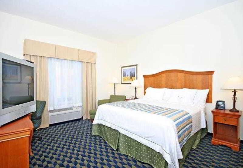 Fairfield Inn & Suites Greensboro Wendover Exteriör bild